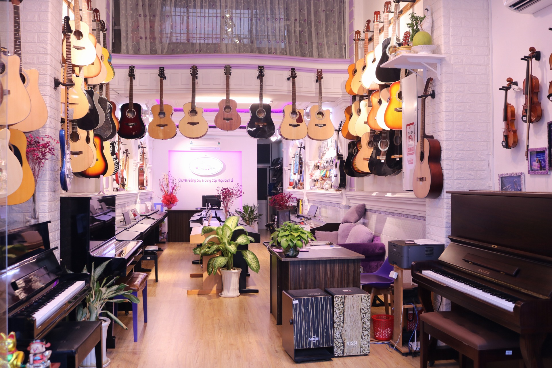 Đàn Guitar tại Thu Nhạc Tân Phú
