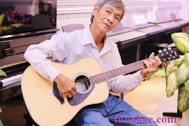 (Học guitar acoustic cho người mới tphcm