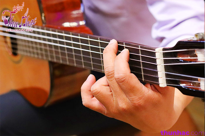 bam-hop-am-dan-guitar