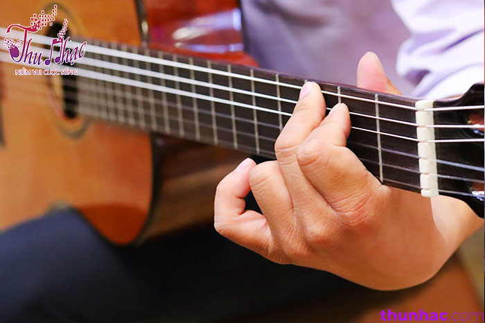 bam-hop-am-dan-guitar