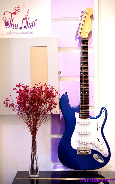 đàn guitar cổ điện màu