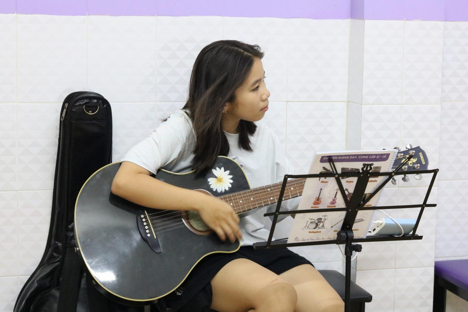học đàn Guitar online qua mạng