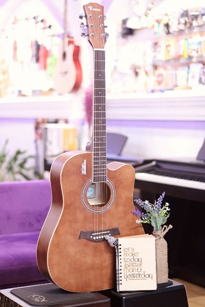 Đàn guitar Acoustic cho người mới tập chơi