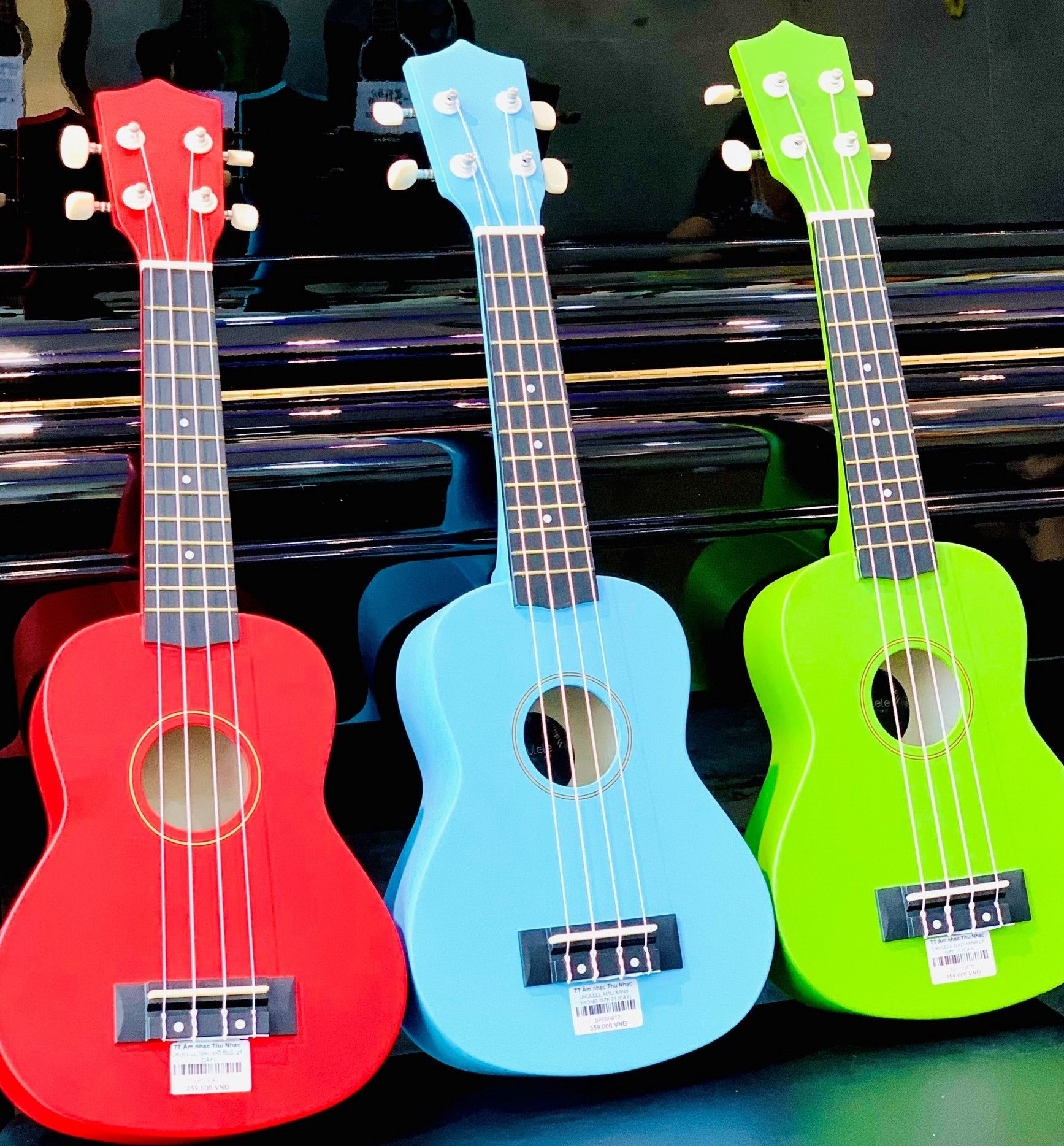 Đàn ukulele màu chất lượng giá rẻ tại Thu Nhạc Tân Phú