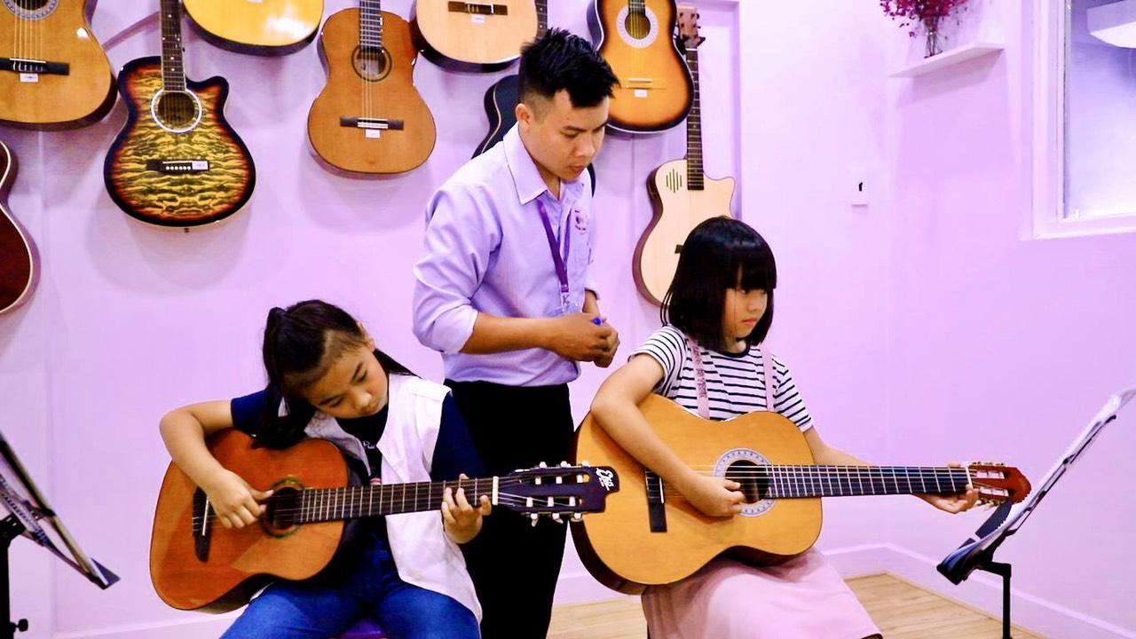 Lớp học đàn Guitar tại Thu Nhạc Tân Phú TPHCM