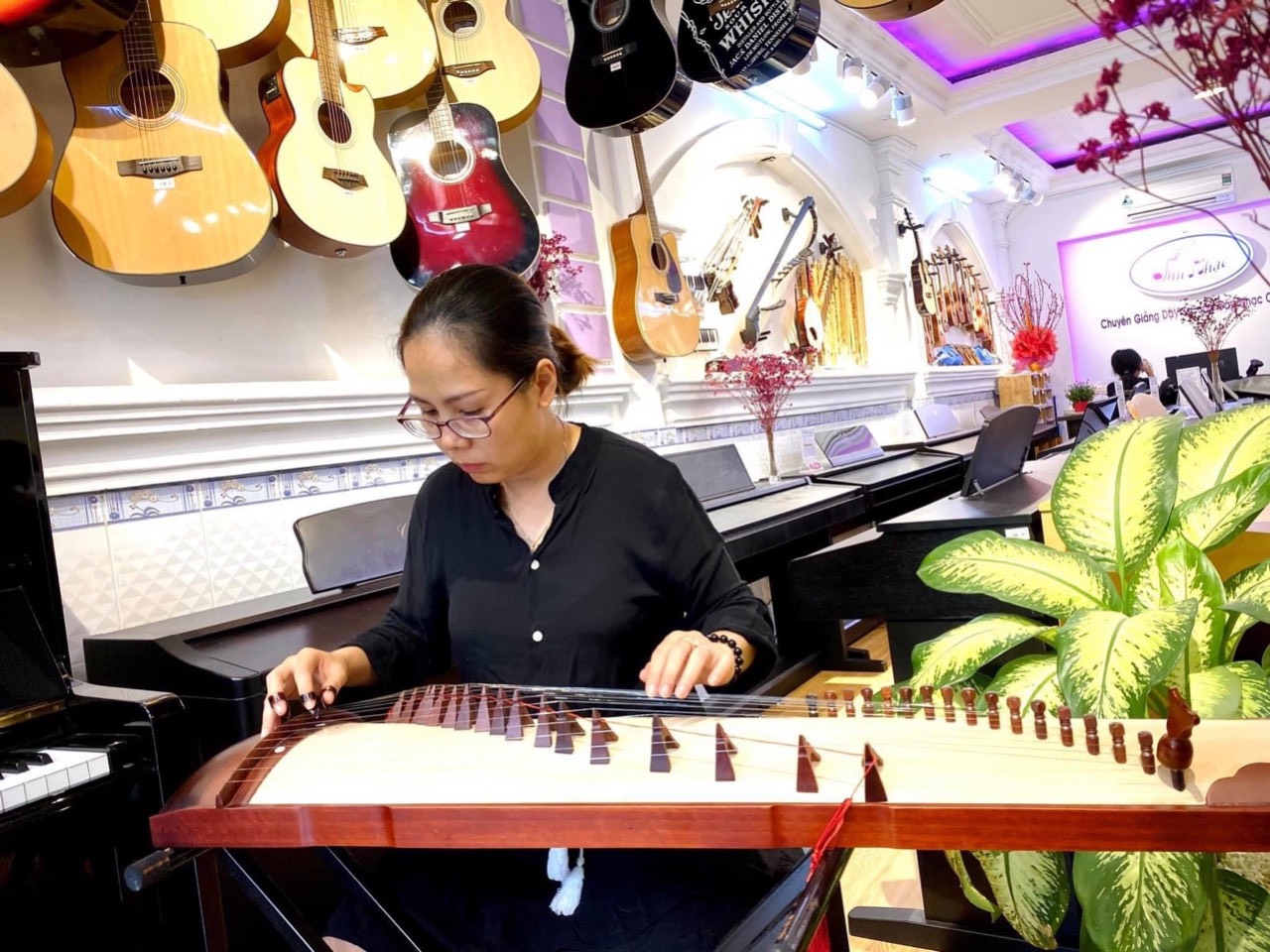 Học đàn tranh tại Thu Nhạc Tân Phú TPHCM