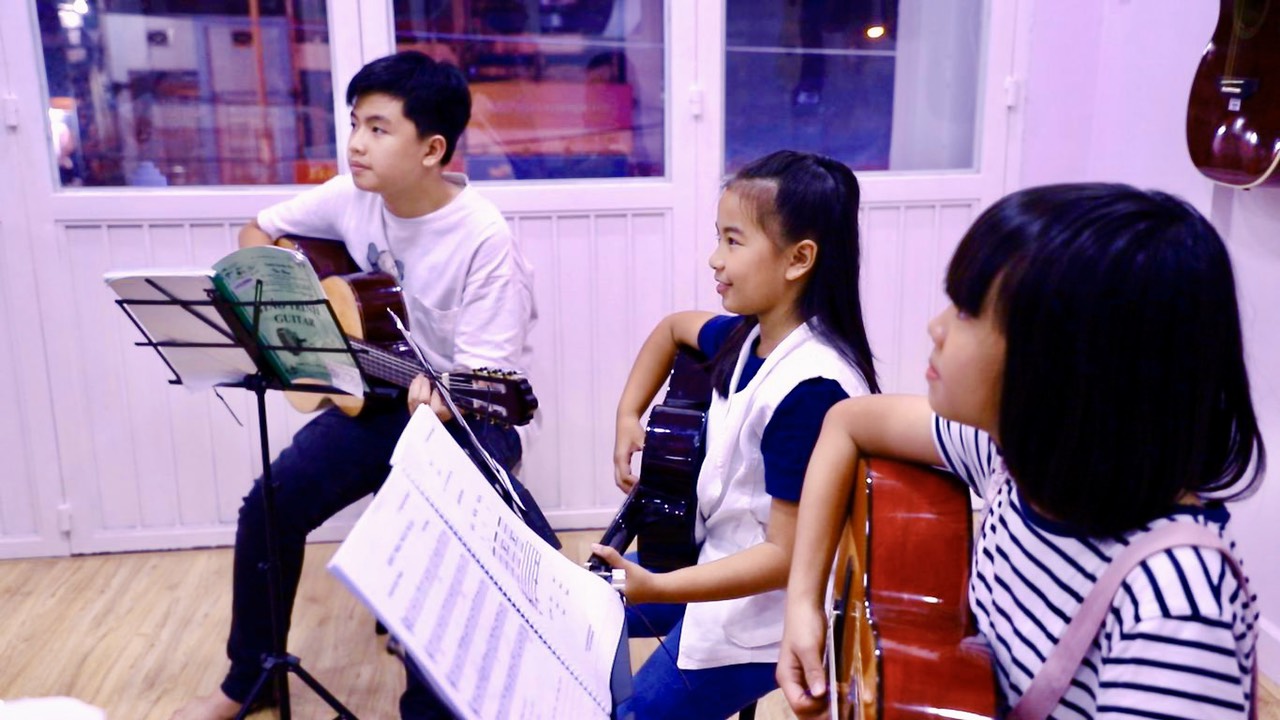Dạy học guitar cơ bản cho bé tại Tân Phú TPHCM