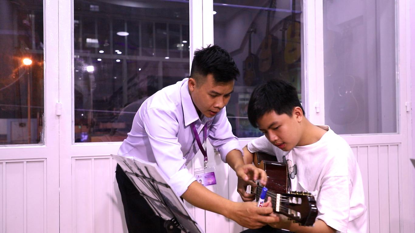Nơi học đàn guitar đệm hát cấp tốc tại quận Tân Phú