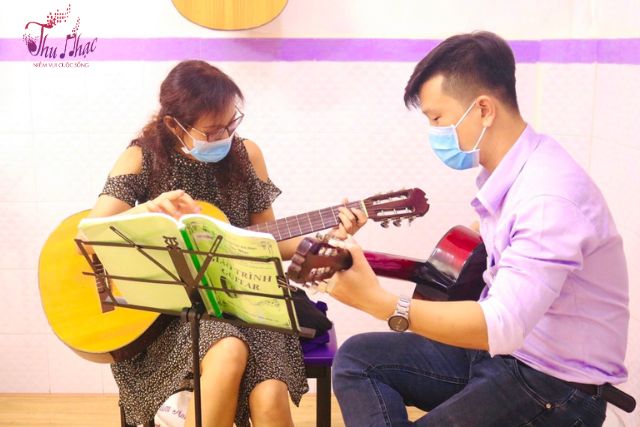 Khóa học đàn guitar đệm hát trực tuyến