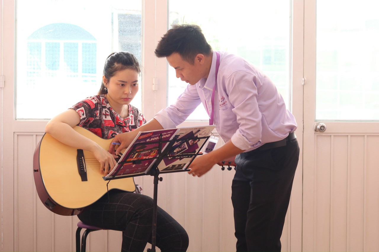 Gia sư dạy guitar quận Tân Phú tốt nhất