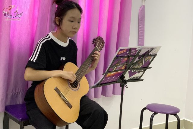Học đàn guitar đệm hát tại quận Tân Phú