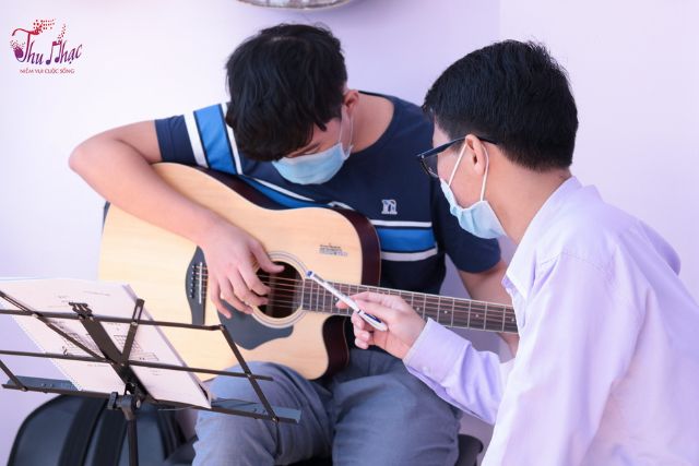 Trung tâm dạy đàn guitar điện quận 11 uy tín