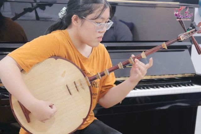 Học đàn kìm 1 kèm 1 tại gia