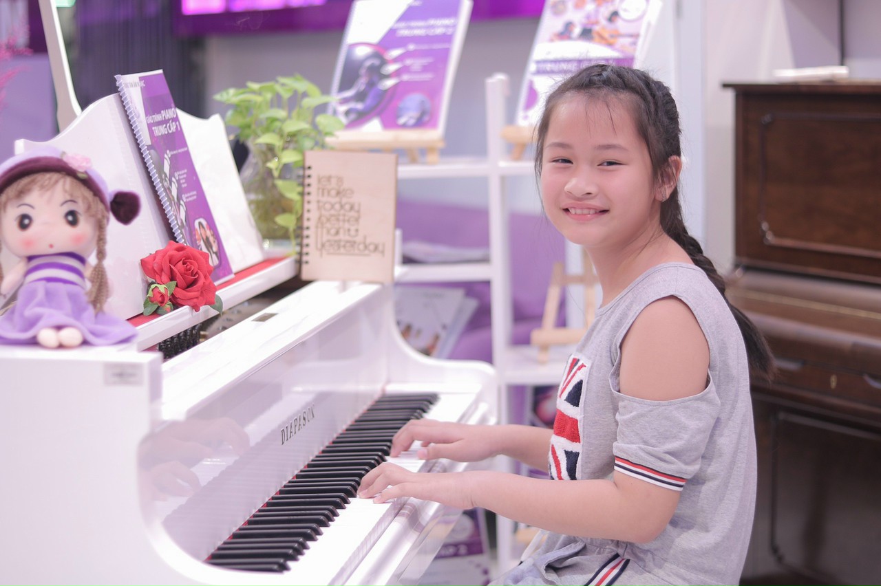 Cho bé học đàn piano quận Tân Phú