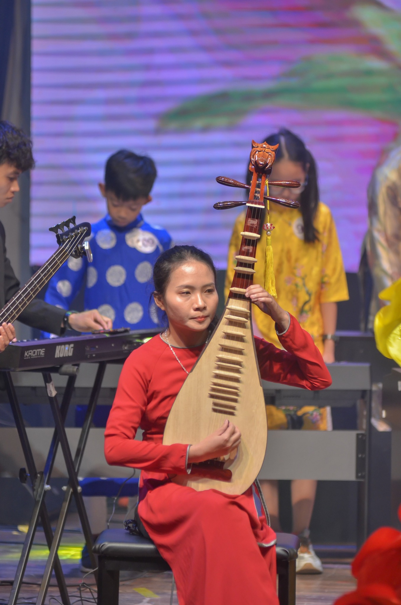 Học đàn tỳ bà cơ bản