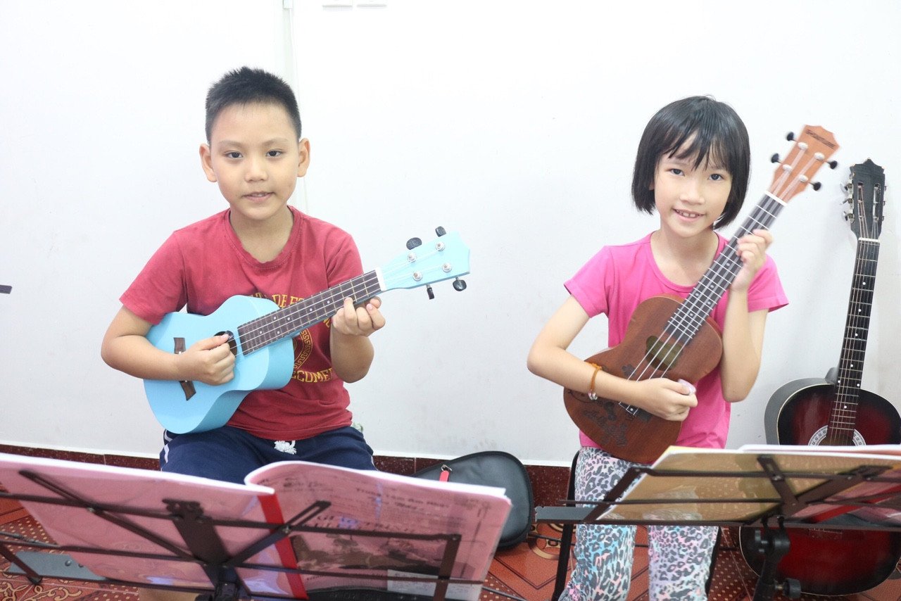 Học đàn ukulele tại nhà