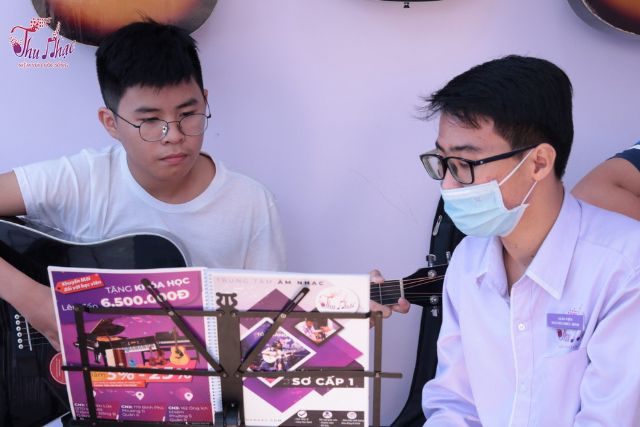 Khóa học đàn guitar điện cho bé chất lượng