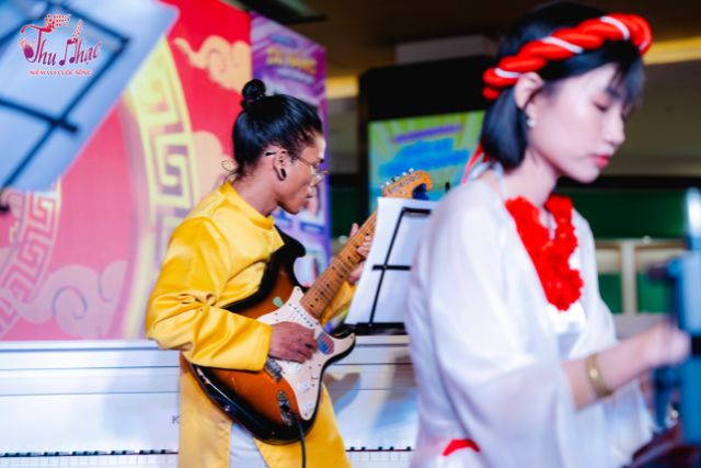 Học phí học đàn guitar điện tại quận Bình Tân bao tiền?