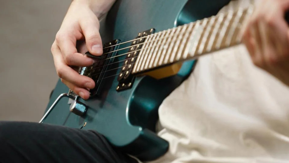 Học guitar điện tại quận Tân Phú