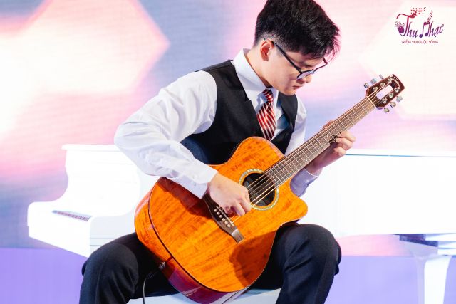 Địa chỉ dạy đàn guitar cho bé chất lượng
