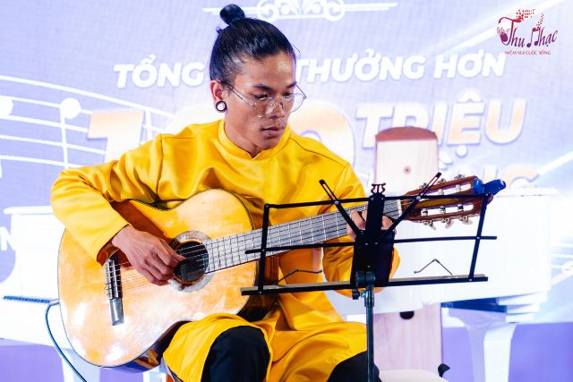 Giáo viên dạy guitar chuyên nghiệp