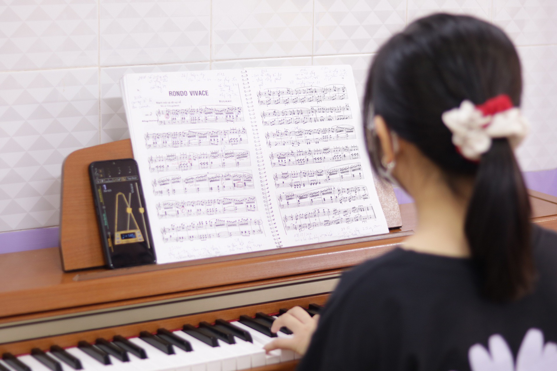 Bé học Piano online hiệu quả không?