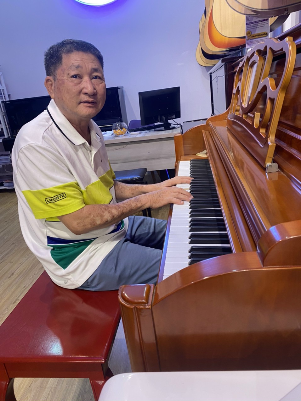 Khóa học piano cho người lớn tuổi