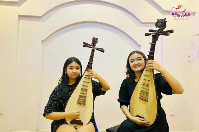 Lớp học đàn tỳ bà 1 kèm 1 tại Bình Phú