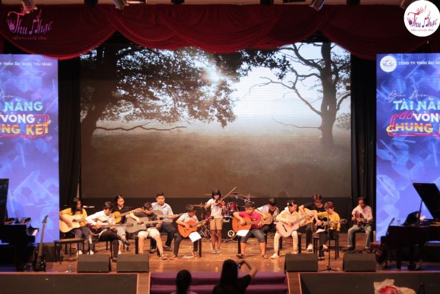 Lớp dạy đàn guitar điện tại quận 6