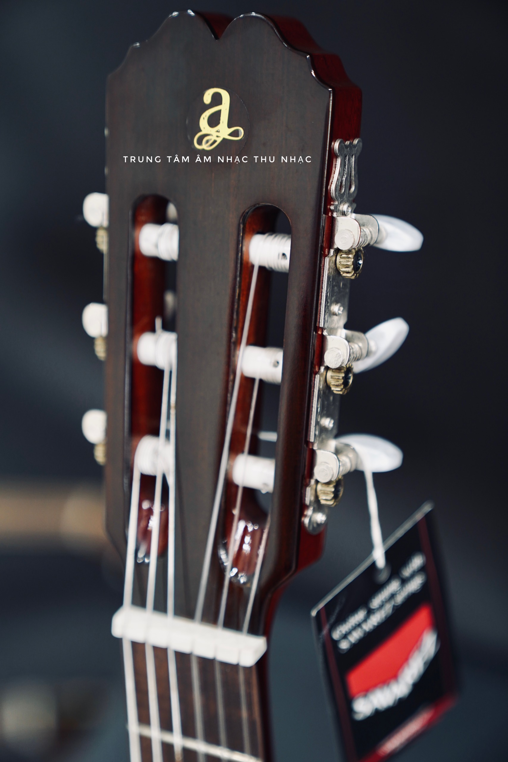 Thay khóa đàn guitar classic