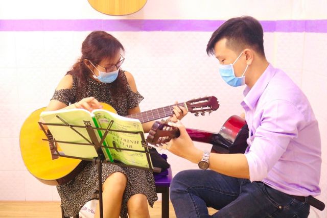 Lớp học đàn guitar từ cơ bản đến nâng cao tại quận Tân Phú