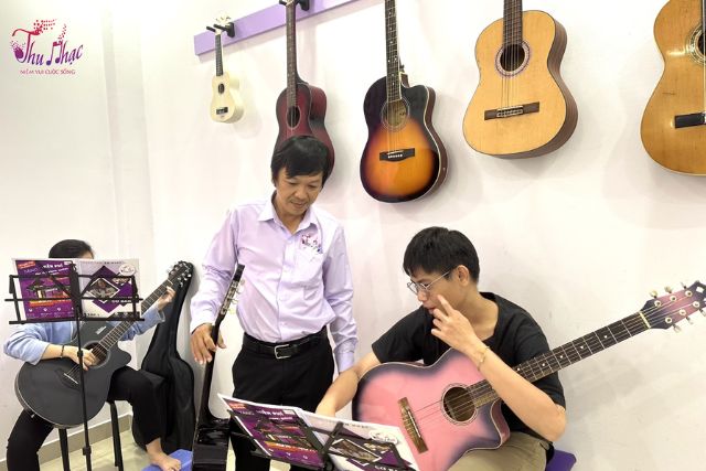 Lớp học đàn guitar giá rẻ