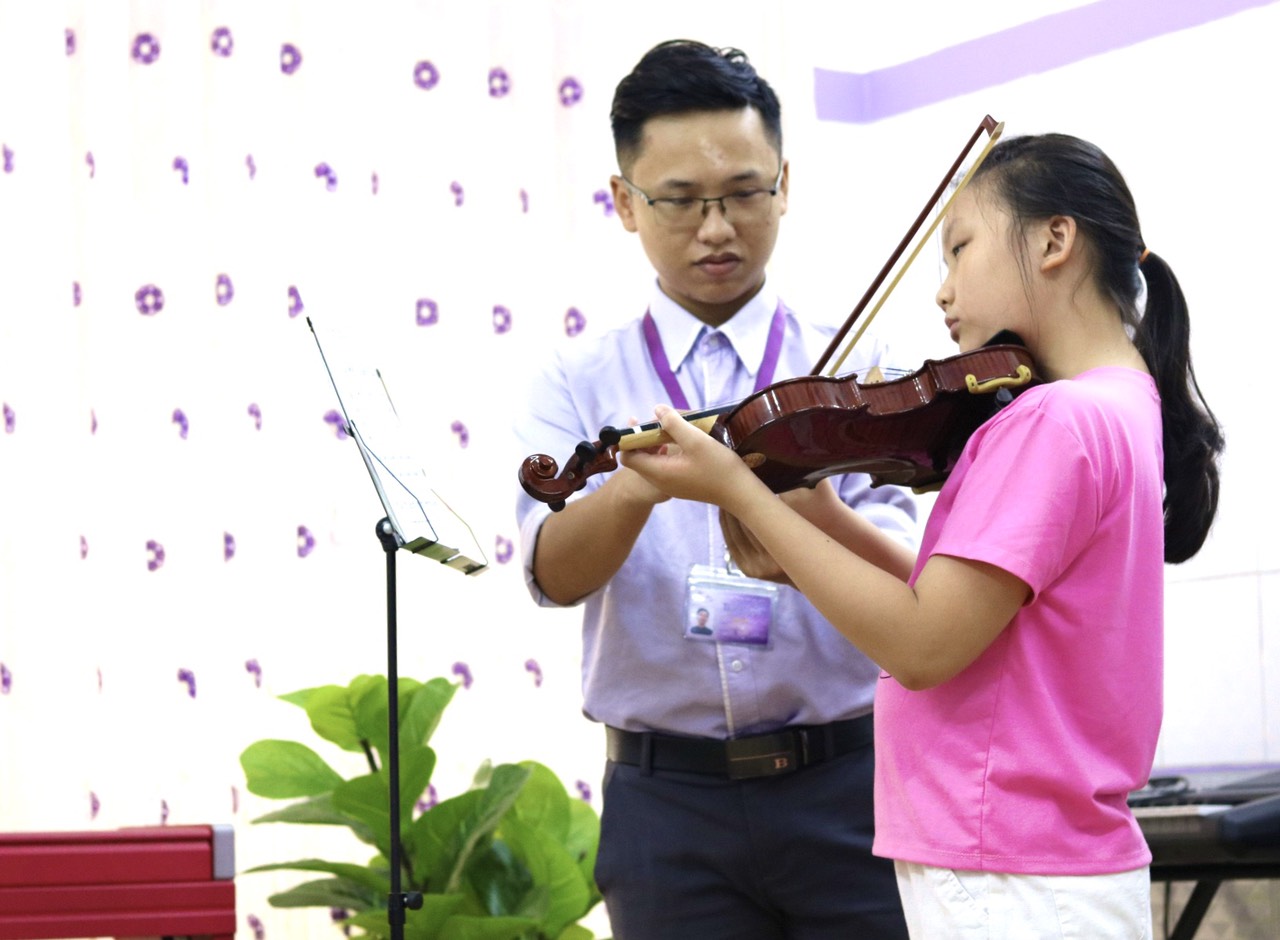 Lớp học đàn tại Thu Nhạc