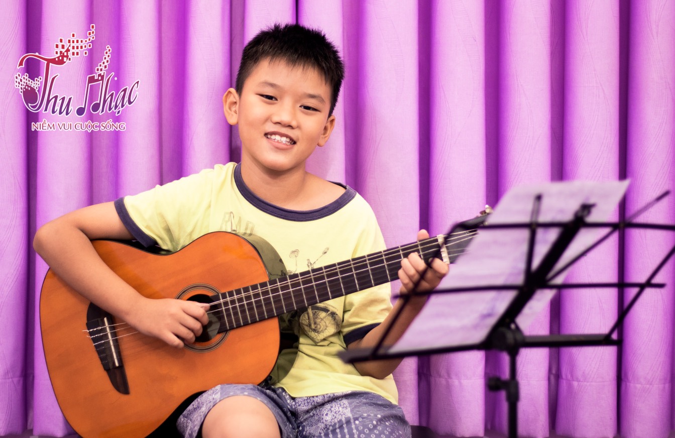 Những khó khăn khi cho bé học đàn guitar