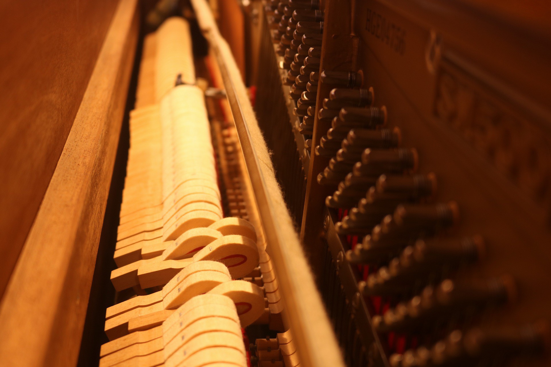 Đàn piano cơ giá rẻ, chính hãng tại Thu Nhạc