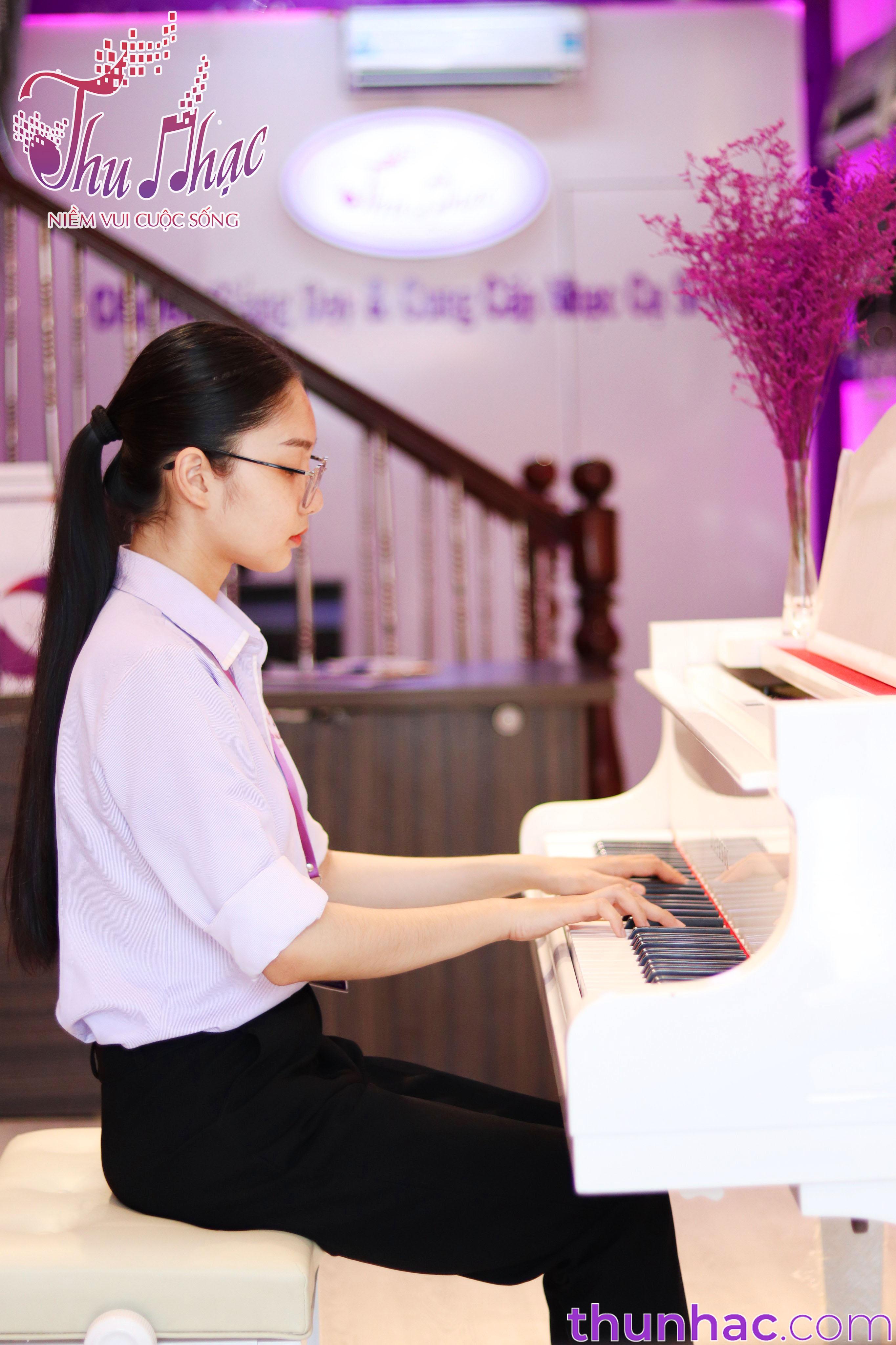 Tư thế ngồi học đàn piano chuẩn