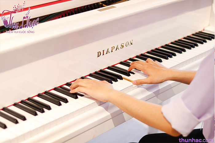 Tư thế tay chuẩn khi chơi piano
