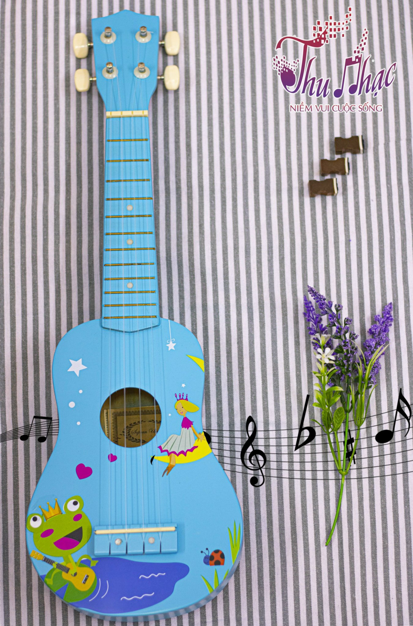 Đàn ukulele màu xanh họa tiết ếch con