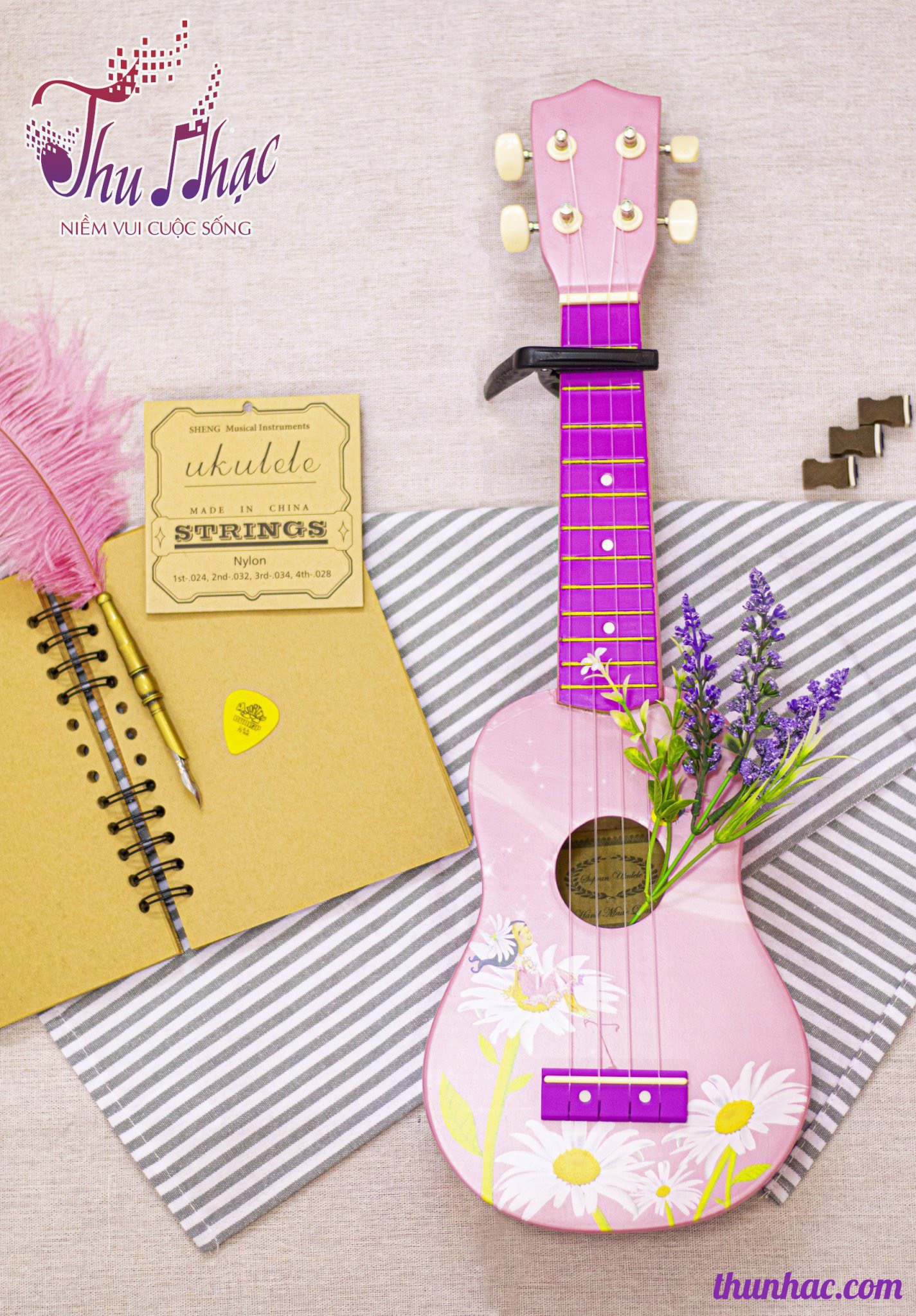 Đàn ukulele màu hồng soprano họa tiết hoa