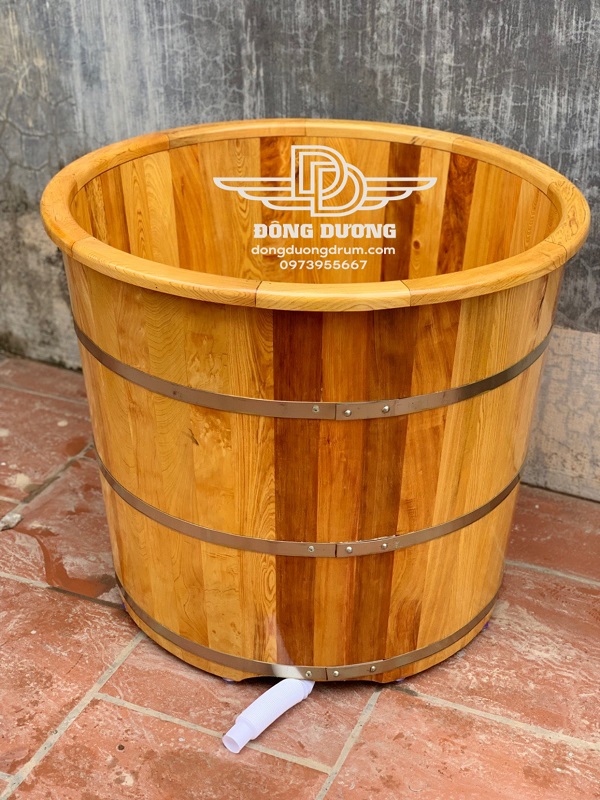 bồn tắm gỗ trong pomu bo viền