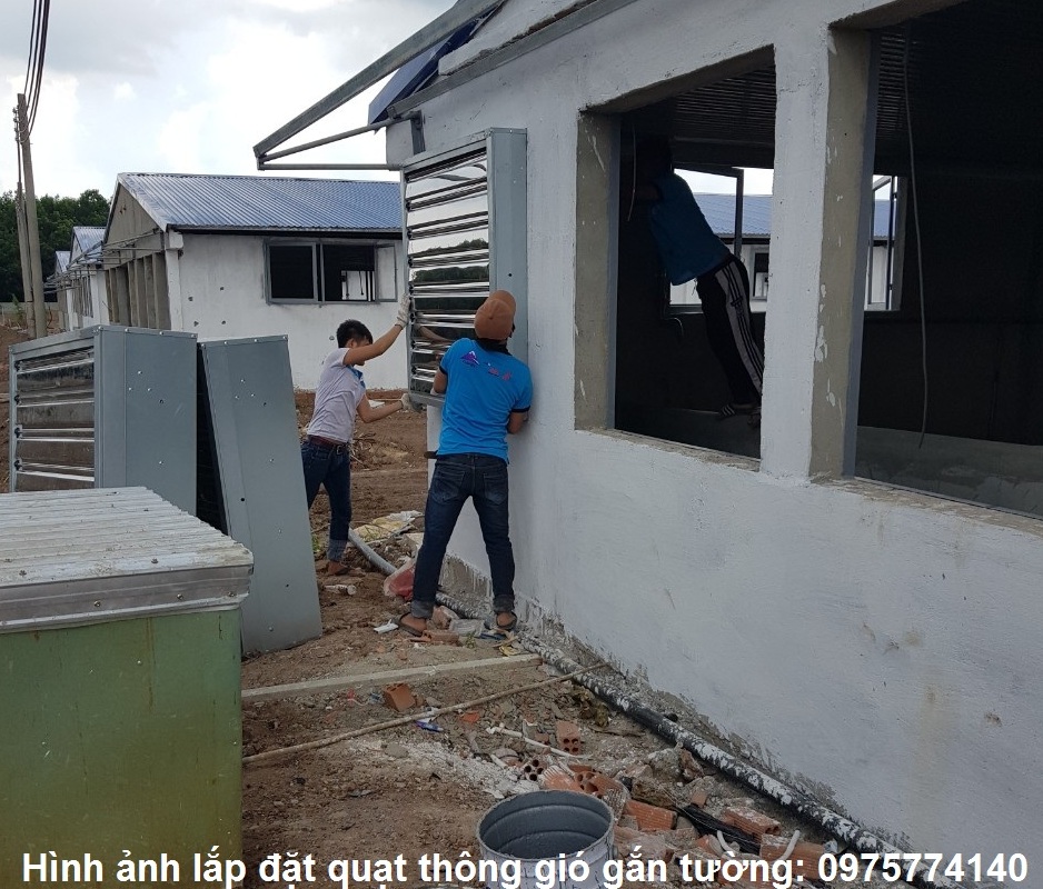 Hình ảnh lắp quạt vào lỗ chờ sẳn trước đó