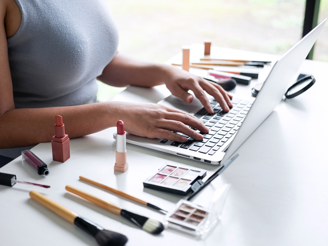 bán mỹ phẩm trực tuyến