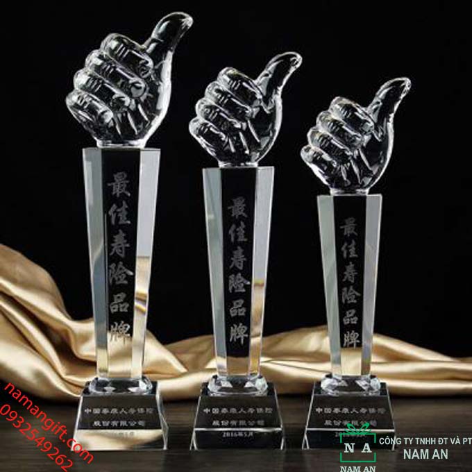 cúp pha lê quà tặng cao cấp
