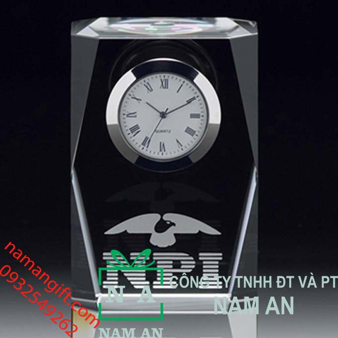 quà tặng doanh nghiệp cao cấp bằng pha lê