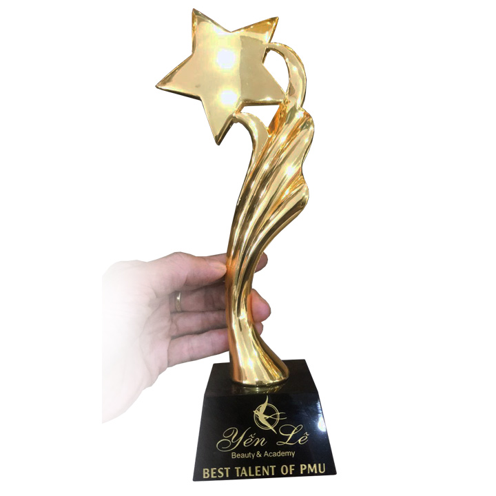 Cúp vinh danh ngành làm đẹp