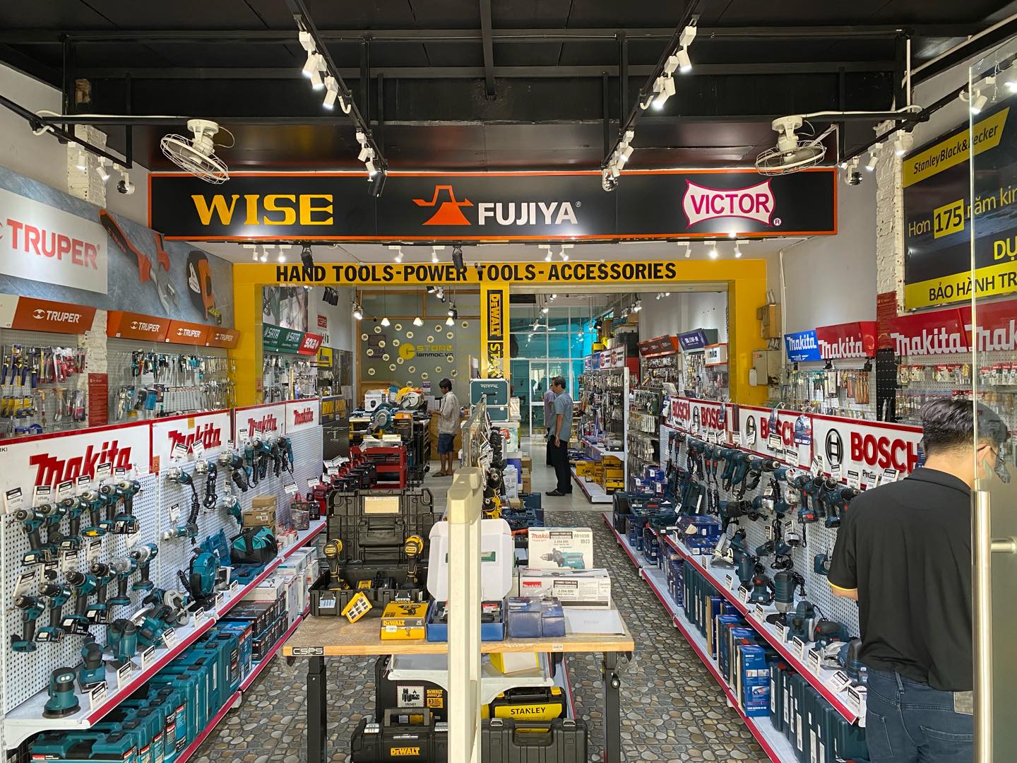 KHÔNG GIAN STORE LÀM MỘC