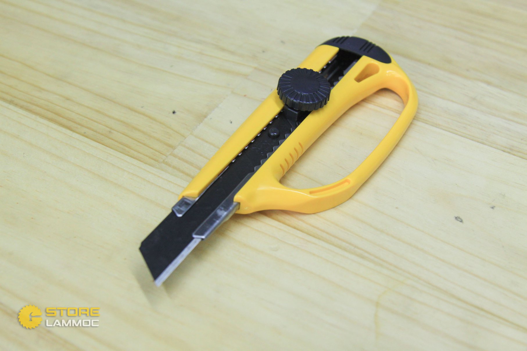 Dao rọc giấy 18mm cán cầm chắc chắn KDS L-30