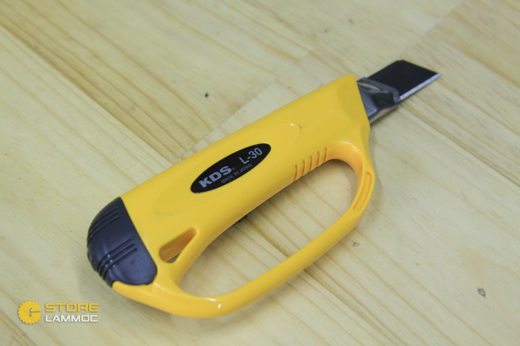 Dao rọc giấy 18mm cán cầm chắc chắn KDS L-30