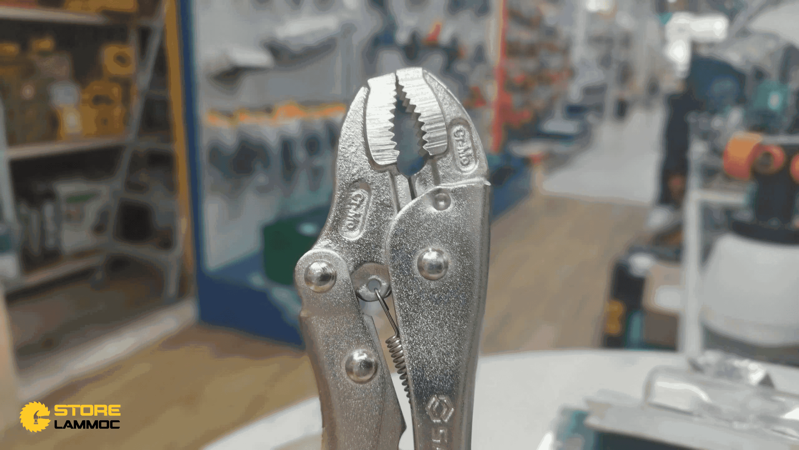 Kìm bấm chết mỏ cong 7inch Sata 71102 180mm