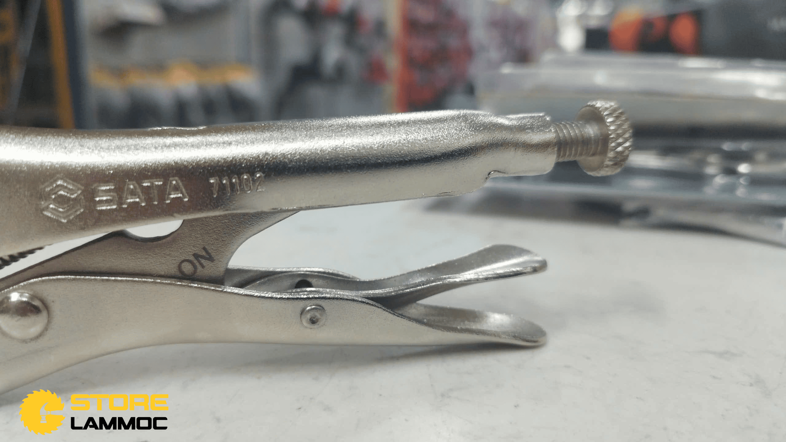 Kìm bấm chết mỏ cong 7inch Sata 71102 180mm